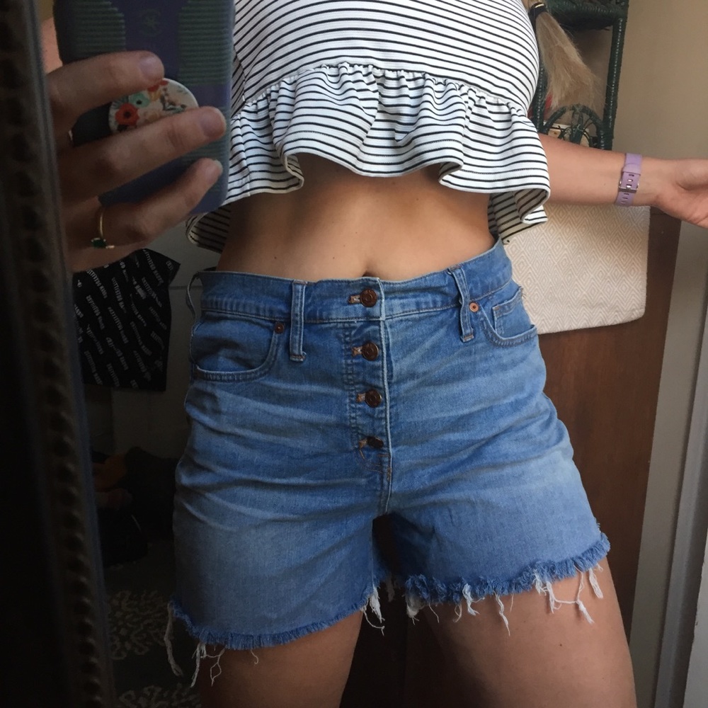 SOLD 🚩🚩Madewell High Waist Button Jean Shorts